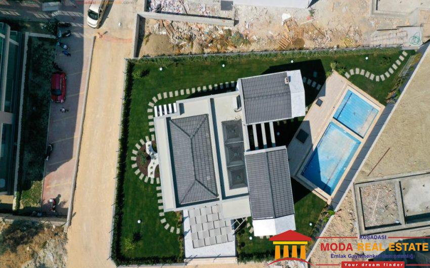 Private villa with pool and garage in Kusadasi center, Ege Mahallesi
