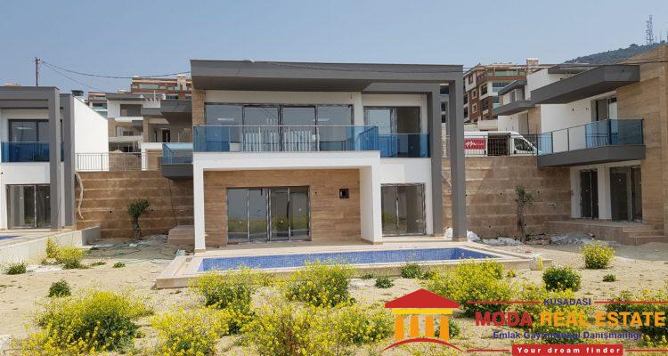 KUŞADASI ŞEHİR MERKEZİNDE ÖZEL HAVUZLU SATILIK LÜKS VİLLA
